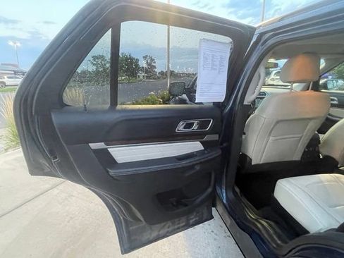 Used 2017 Ford Explorer Platinum AWD/4WD image 26