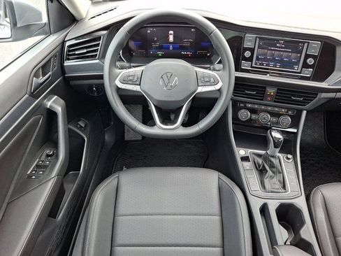 Certified 2023 Volkswagen Jetta SE w/ Panoramic Sunroof Package FWD image 14