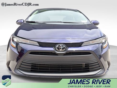 Used 2025 Toyota Corolla LE FWD image 7