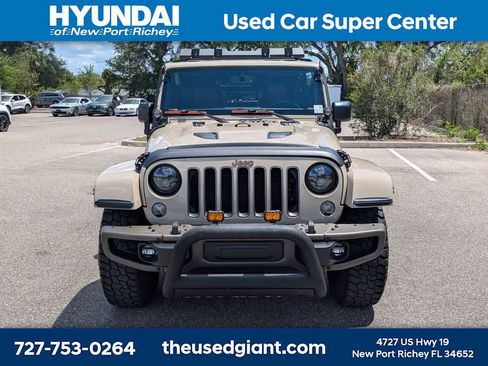 Used 2016 Jeep Wrangler Unlimited Sahara AWD/4WD image 8