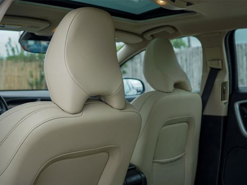 Used 2018 Volvo S60 T5 Dynamic w/ Vision Package image 22