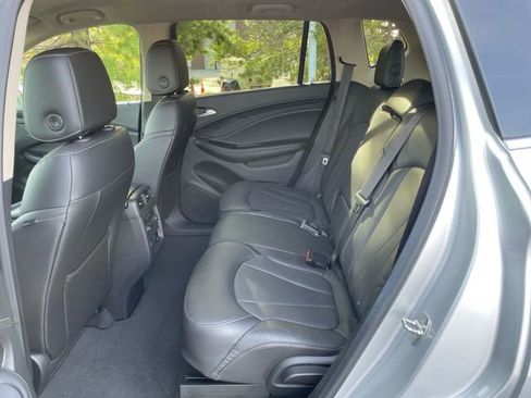 Used 2018 Buick Envision Essence image 12