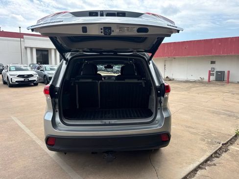 Used 2017 Toyota Highlander XLE FWD image 29