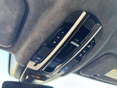 Used 2020 Porsche Cayenne Turbo image 24