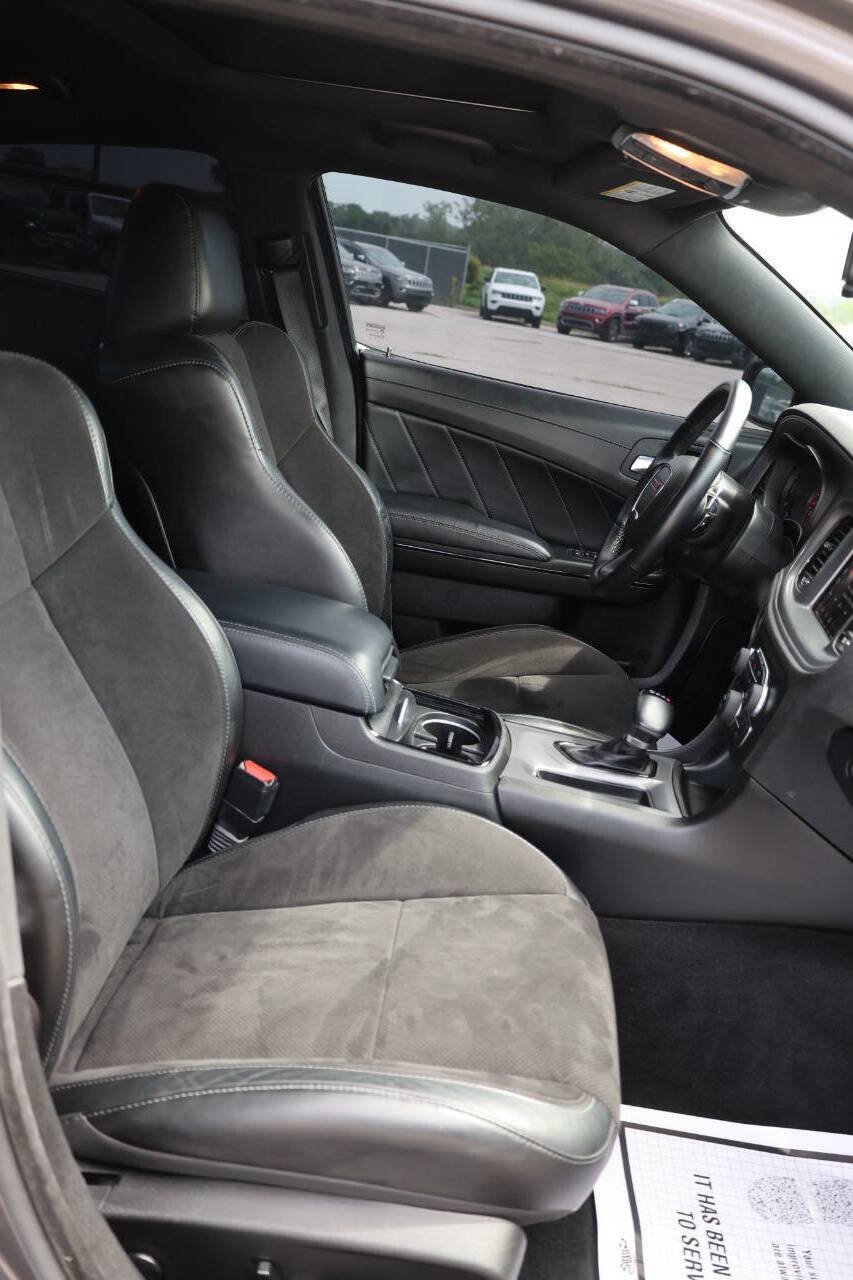 Used 2023 Dodge Charger R/T w/ Plus Group RWD image 15