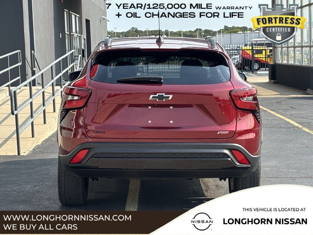 Used 2024 Chevrolet Trax RS w/ Sunroof Package FWD image 4