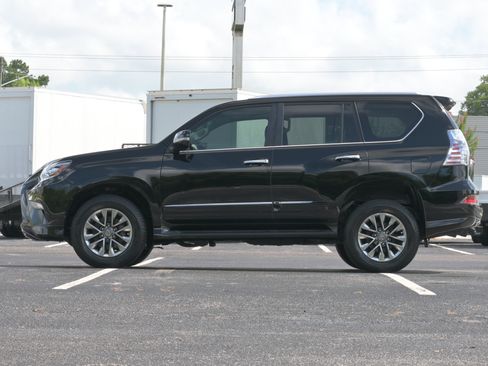 Used 2017 Lexus GX 460 Luxury AWD/4WD image 7