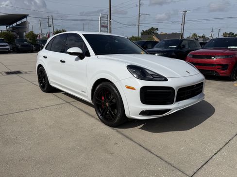 Used 2022 Porsche Cayenne GTS AWD/4WD image 2