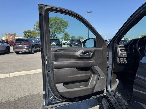 Used 2021 Chevrolet Tahoe RST w/ Luxury Package AWD/4WD image 12