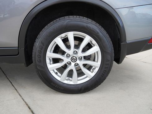 Used 2020 Nissan Rogue SV image 12