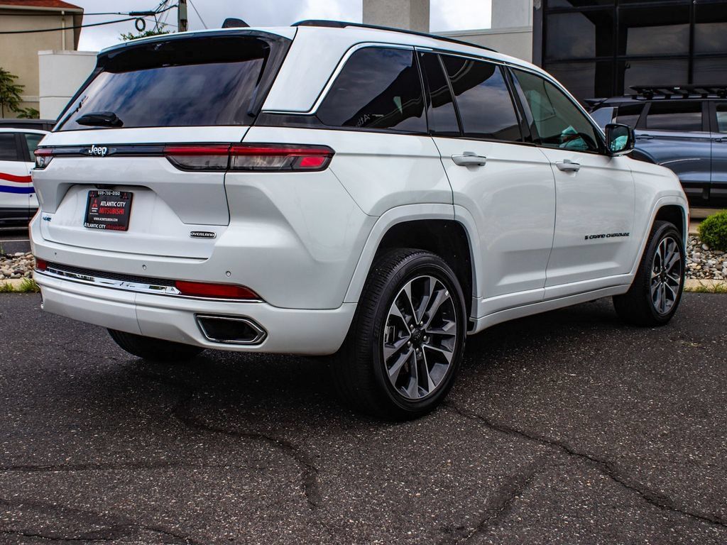 Used 2023 Jeep Grand Cherokee Overland w/ Luxury Tech Group IV AWD/4WD image 6