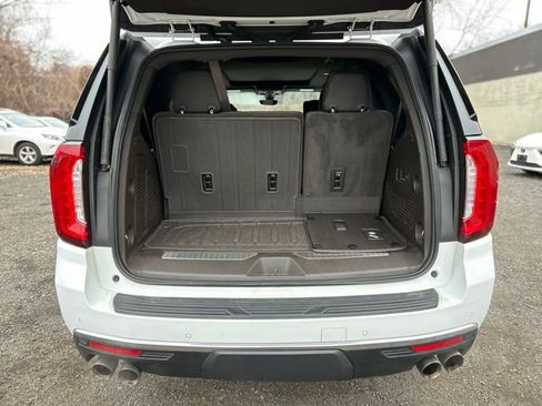 Used 2021 GMC Yukon Denali w/ Denali Premium Package image 10