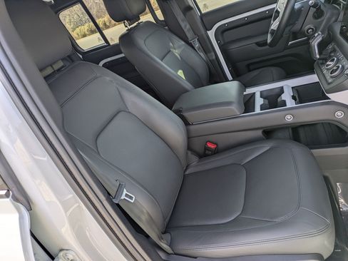 Certified 2025 Land Rover Defender 110 X-Dynamic SE image 30