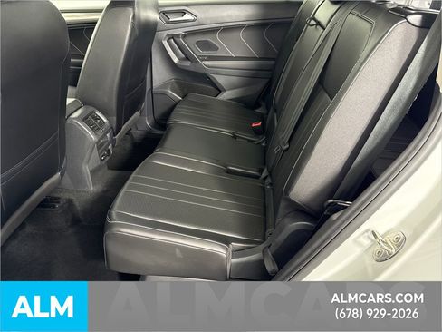 Used 2024 Volkswagen Tiguan SE image 25