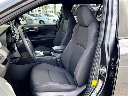 Used 2022 Toyota RAV4 SE w/ SE Grade Weather Package image 7