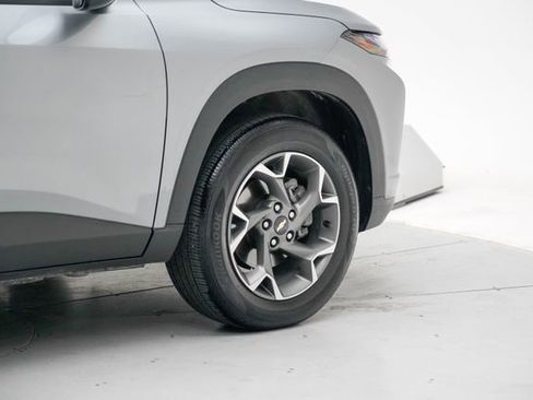 Used 2025 Chevrolet Trax LT w/ Driver Confidence Package image 7