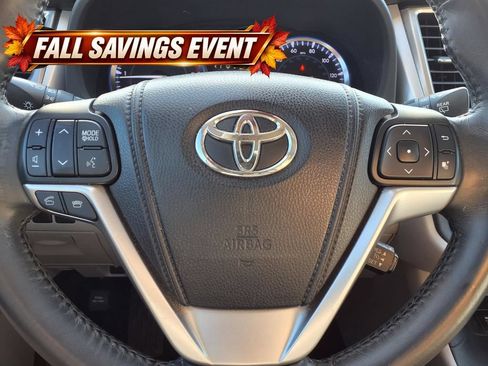 Used 2014 Toyota Highlander XLE FWD image 18