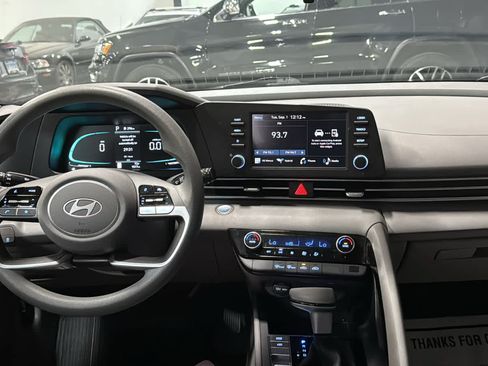 Used 2025 Hyundai Elantra Hybrid FWD image 24