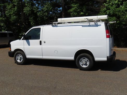 Used 2013 Chevrolet Express 2500 RWD image 3