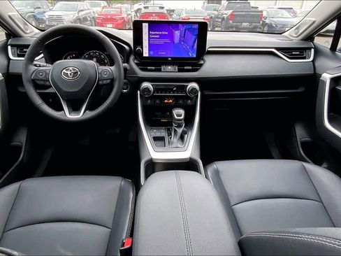 Used 2023 Toyota RAV4 XLE Premium image 15