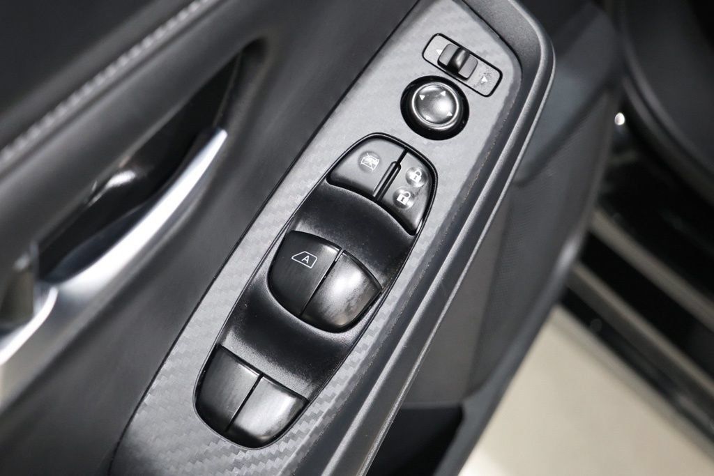 Used 2025 Nissan Sentra SV FWD image 17