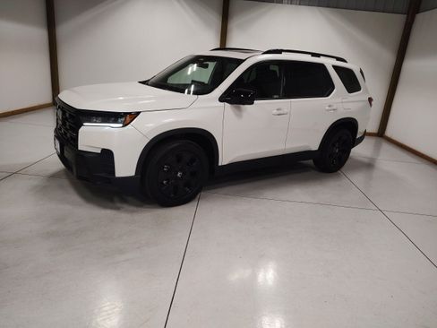 New 2026 Honda Pilot Black Edition image 3