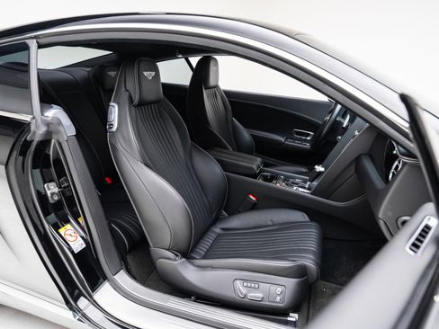 Used 2017 Bentley Continental GT image 34