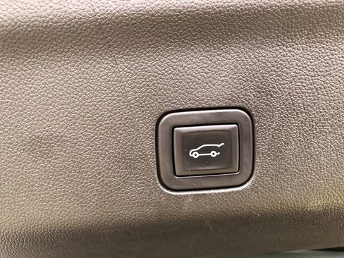 Used 2023 Chevrolet Tahoe Z71 w/ Z71 Off-Road Package image 10