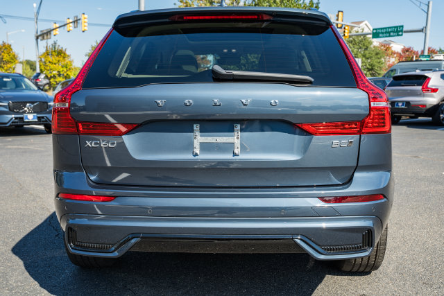 Certified 2024 Volvo XC60 B5 Plus AWD/4WD image 6