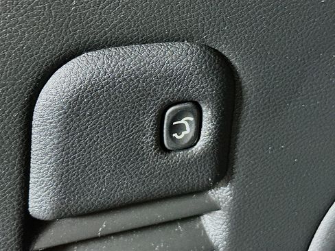 Used 2021 Jeep Grand Cherokee Freedom Edition RWD image 28