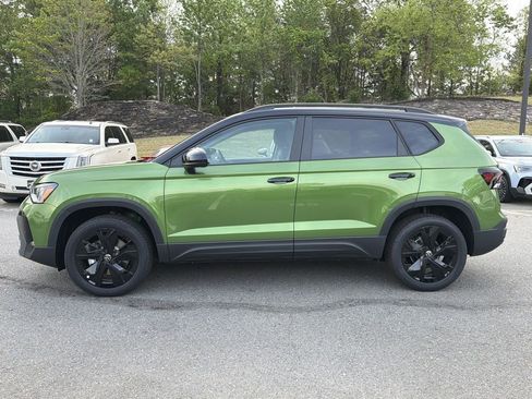 New 2026 Volkswagen Taos SE FWD image 2
