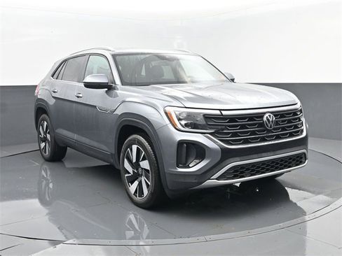 Used 2025 Volkswagen Atlas Cross Sport SE image 3