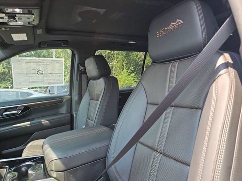 New 2026 Chevrolet Suburban High Country AWD/4WD image 24