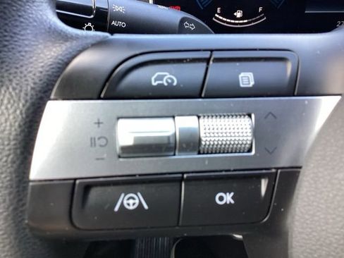 Used 2025 Hyundai Santa Cruz SEL FWD image 16