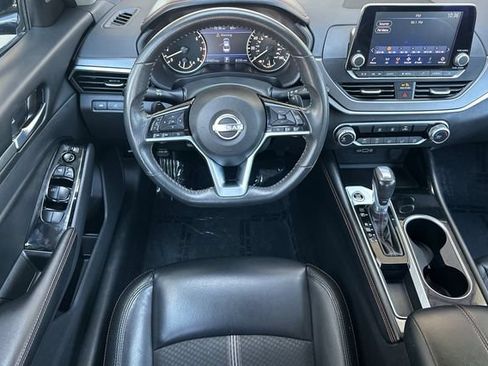 Used 2024 Nissan Altima 2.5 SR FWD image 16