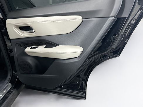 Used 2024 Nissan Ariya FWD image 33