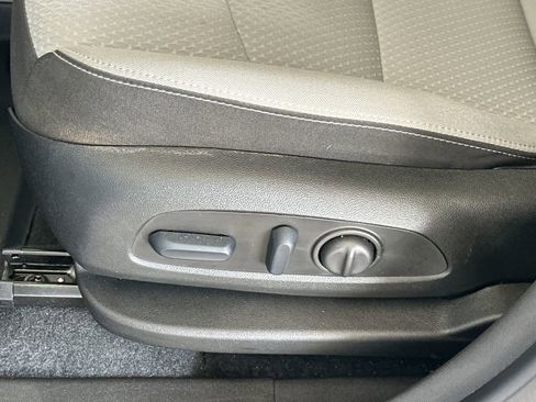 Used 2024 GMC Terrain SLE w/ Driver Convenience Package image 15