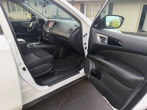 Used 2018 Nissan Pathfinder SV w/ SV Tech Package AWD/4WD image 9