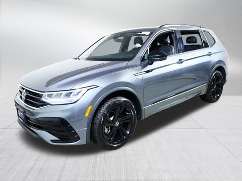 Certified 2024 Volkswagen Tiguan SE R-Line AWD/4WD image 3