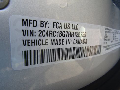 Used 2024 Chrysler Pacifica Touring-L image 21