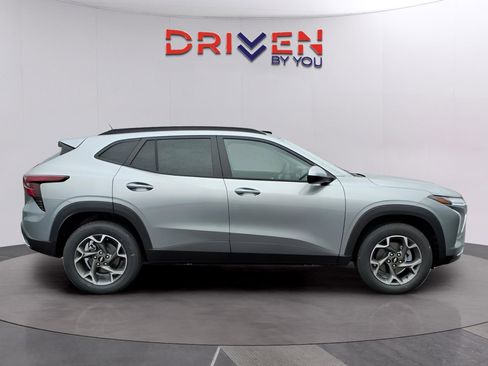 New 2026 Chevrolet Trax LT w/ Driver Confidence Package image 6