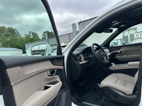 Used 2025 Volvo XC90 B6 Plus w/ Protection Package Premier AWD/4WD image 21