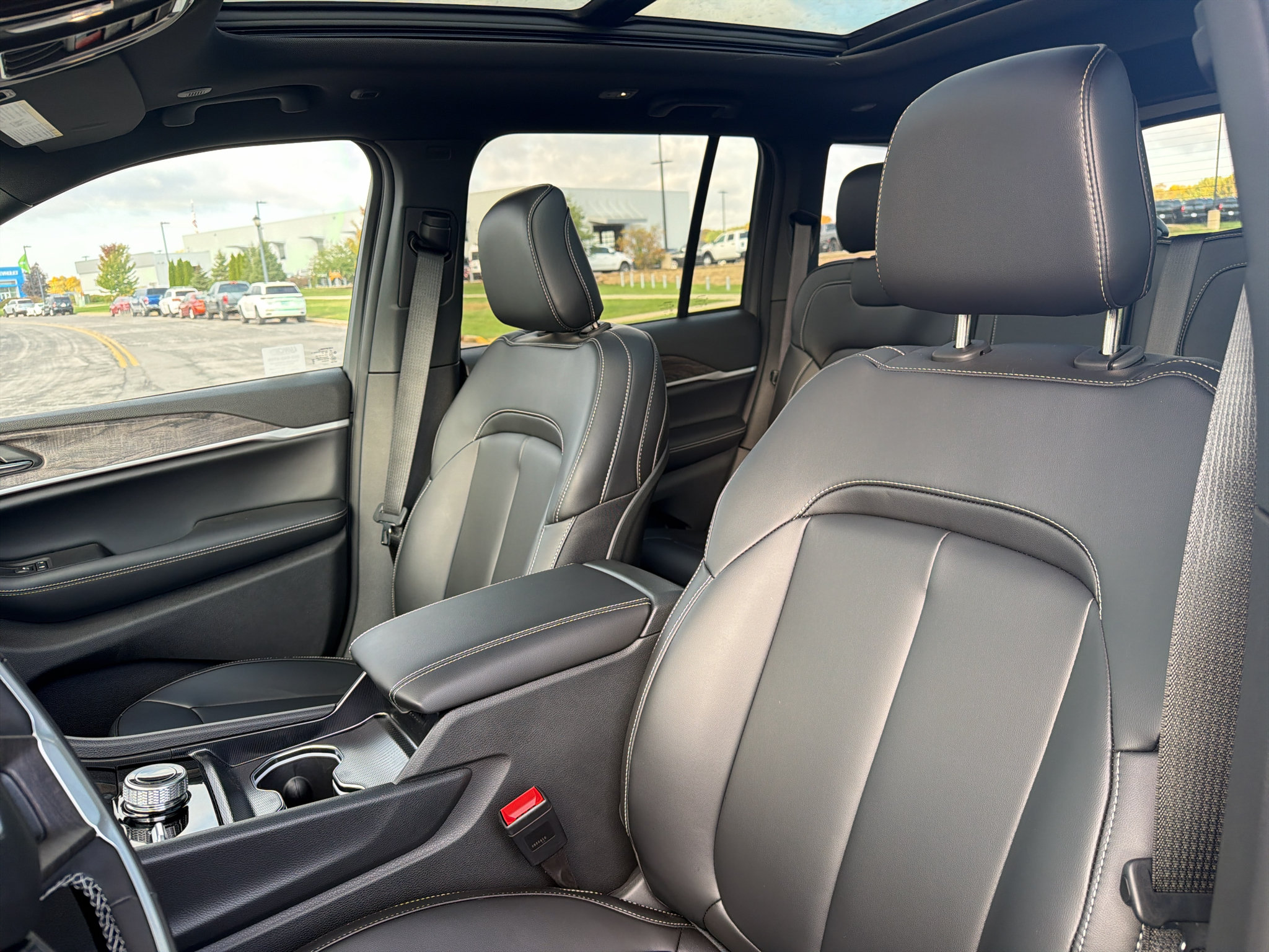 New 2027 Jeep Grand Cherokee Limited w/ Limited Altitude Package AWD/4WD image 16