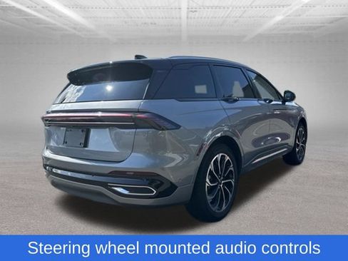 Used 2024 Lincoln Nautilus Reserve AWD/4WD image 11