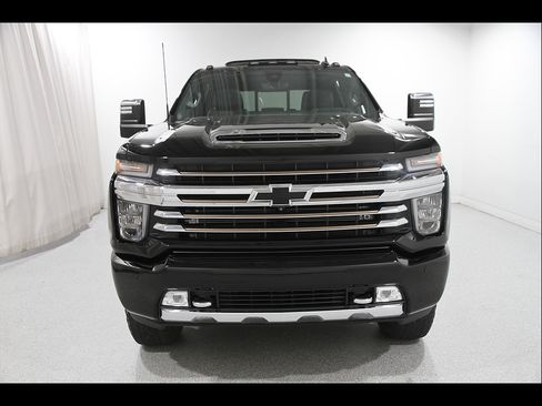 Used 2020 Chevrolet Silverado 3500 High Country w/ Technology Package AWD/4WD image 2
