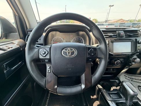Used 2018 Toyota 4Runner TRD Off-Road Premium AWD/4WD image 12