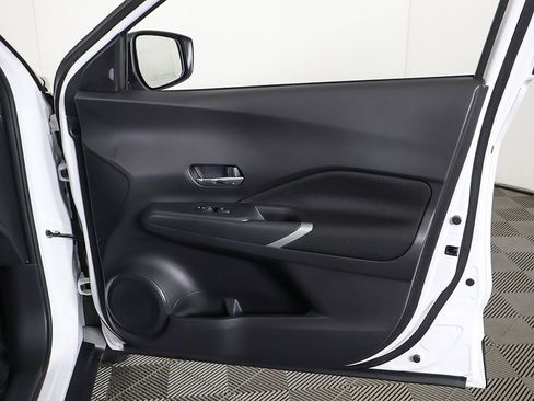 Used 2023 Nissan Kicks SV image 21