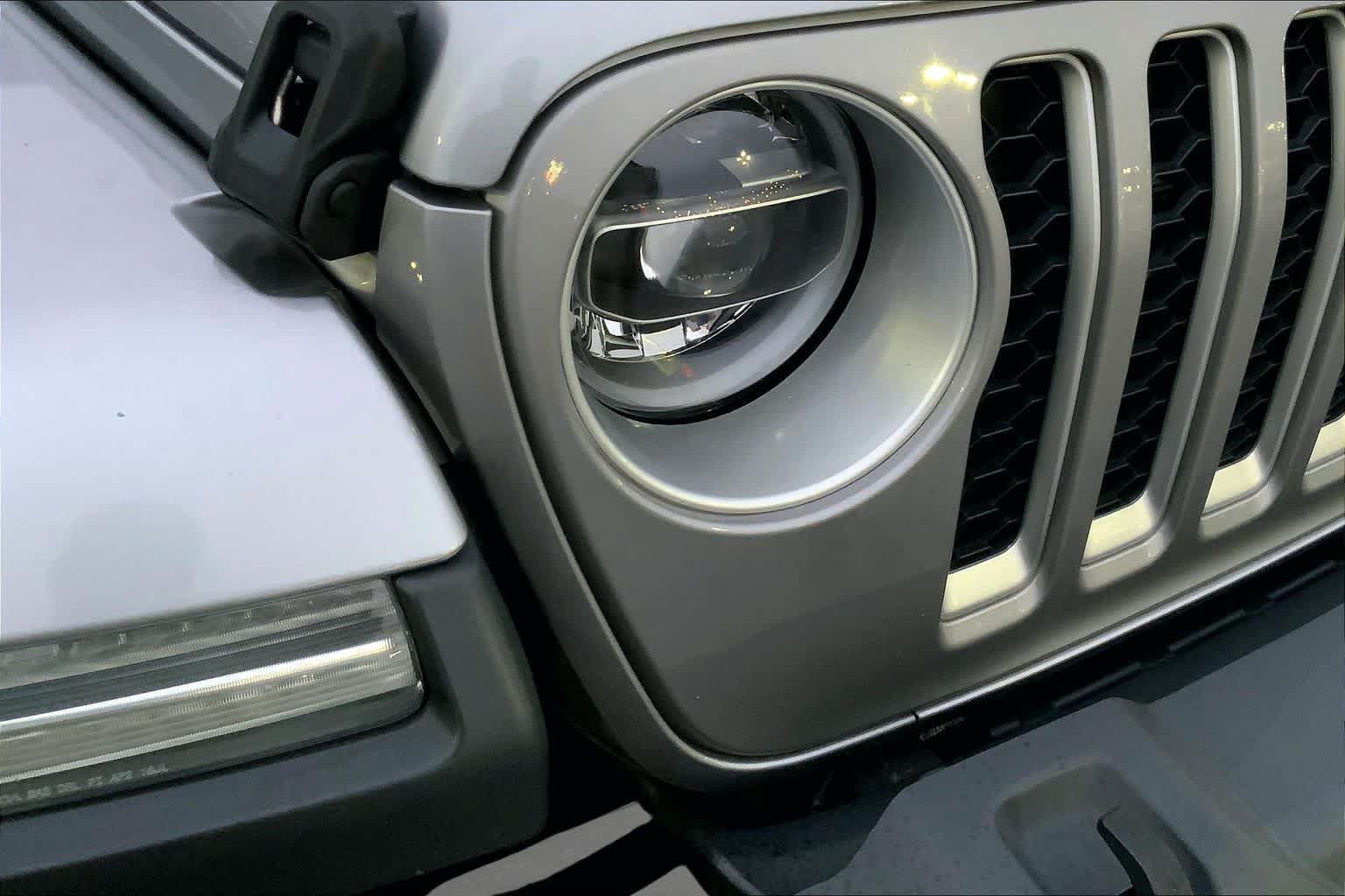 Used 2020 Jeep Gladiator Overland AWD/4WD image 24