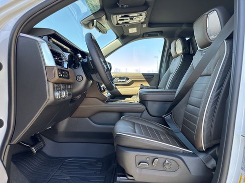 Used 2026 GMC Yukon Denali Ultimate w/ LPO, Floor Liner Package image 16
