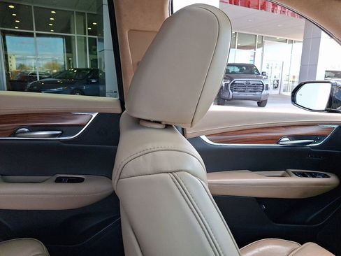 Used 2019 Cadillac XT5 Platinum AWD/4WD image 13